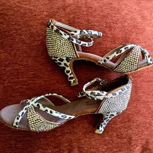 Salsa Ballroom Sansha Dance Shoes Rhinestone Strappy 🐆Leopard 🐆 Print Size 8.5